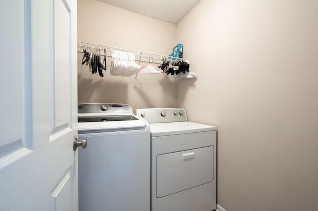 laundry room featuring laundry area and independent washer and dryer