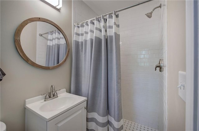bathroom featuring vanity and tiled shower