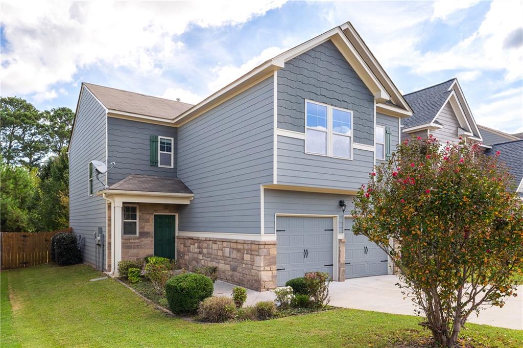 view of front of home with a garage and a front lawn