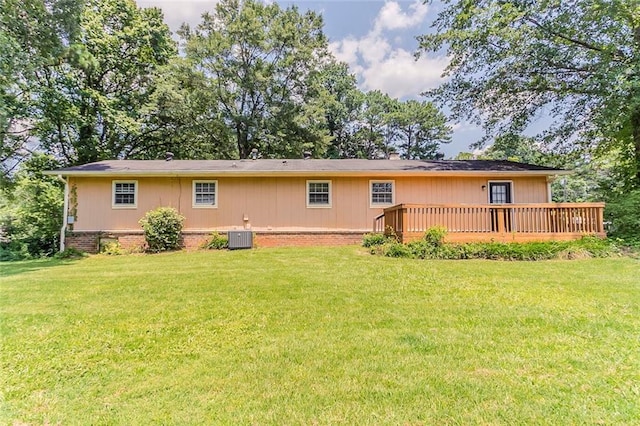 2783 Bicentennial Dr, Stone Mountain, GA 30087 - back of property with a wooden deck and a yard