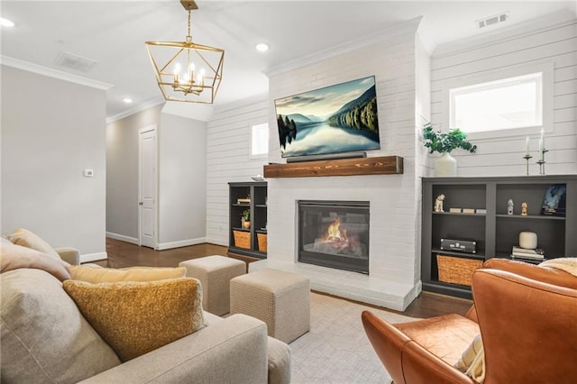 living room featuring crown molding, wood finished floors, baseboards, a chandelier, and recessed lighting