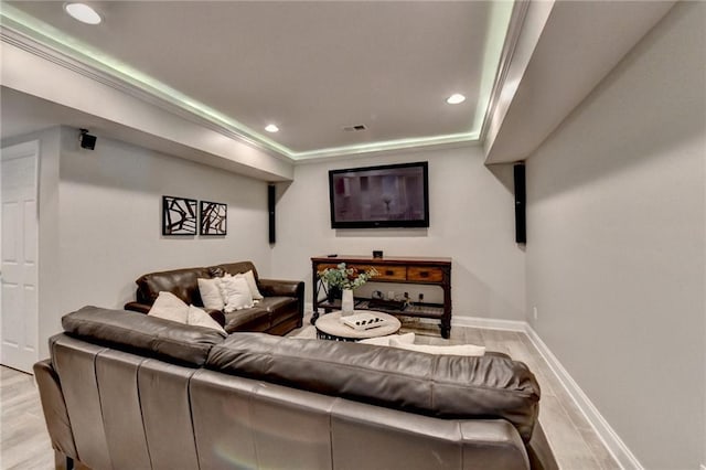 living room featuring visible vents, recessed lighting, light wood-type flooring, and baseboards