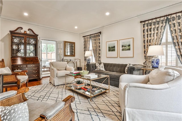 living area with light wood-style flooring, ornamental molding, and recessed lighting