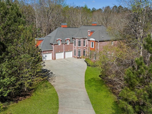 view of front of property featuring a garage and a front lawn