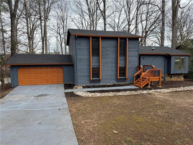 view of front of house featuring a garage