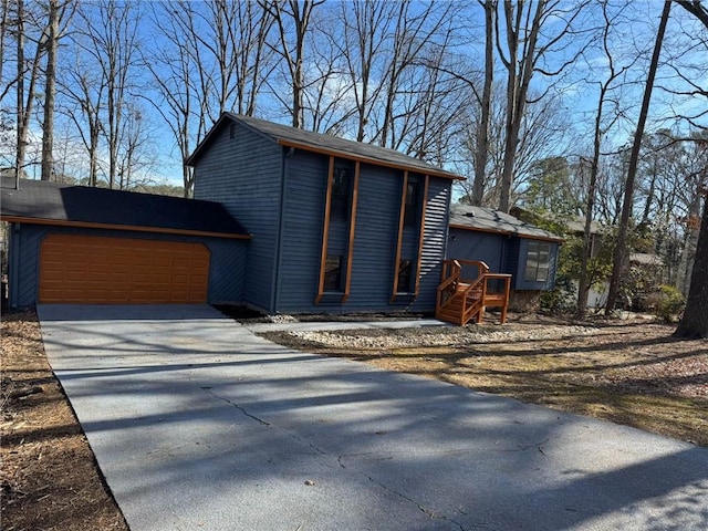 view of front of house featuring a garage