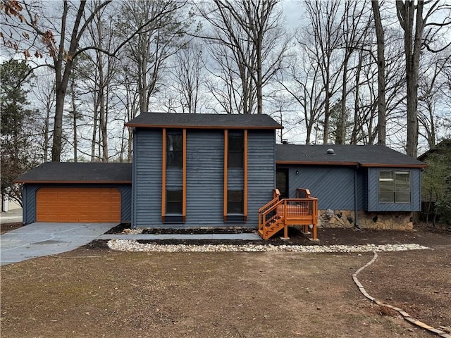 view of front of property featuring a garage and concrete driveway