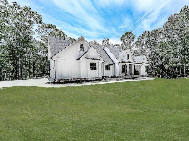 1170 Upper Sweetwater Trl SE, White, GA 30184 - modern farmhouse style home featuring a front lawn and board and batten siding