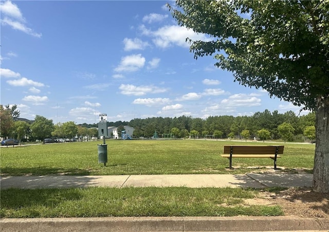 view of home's community featuring a yard