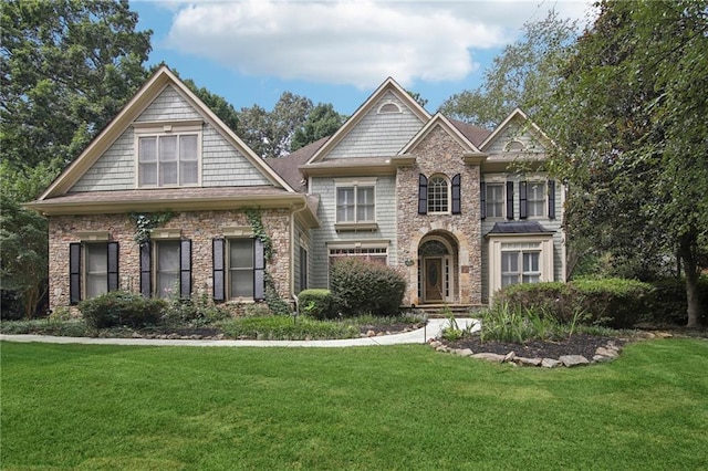 view of front of home featuring a front lawn