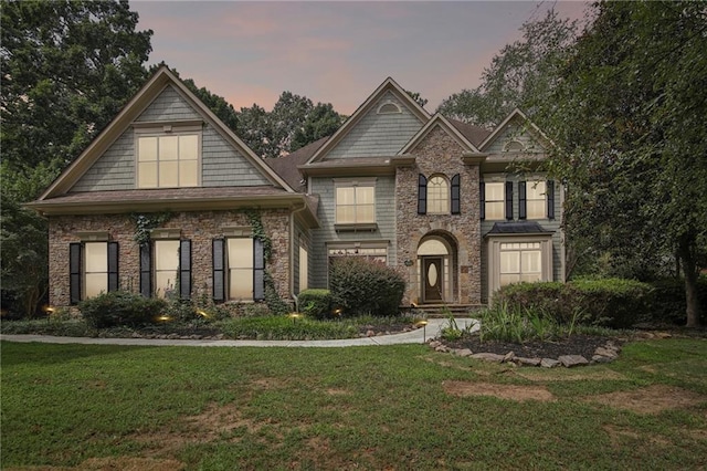 view of front of house featuring a yard