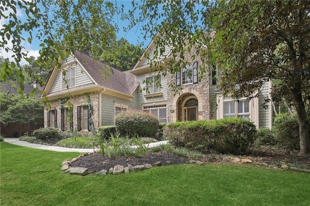 view of front of home with a front lawn