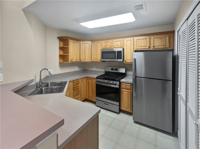 kitchen featuring appliances with stainless steel finishes, sink, and kitchen peninsula