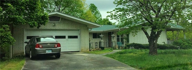 single story home featuring a garage