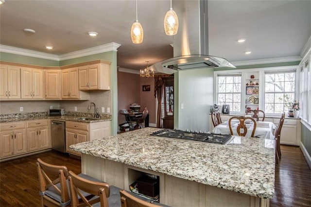 kitchen with a sink, appliances with stainless steel finishes, dark wood-style floors, light brown cabinetry, and island exhaust hood