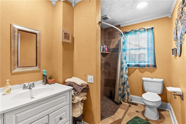 942 Hardwick Cir, Dalton, GA 30720 - bathroom with visible vents, vanity, toilet, and tiled shower