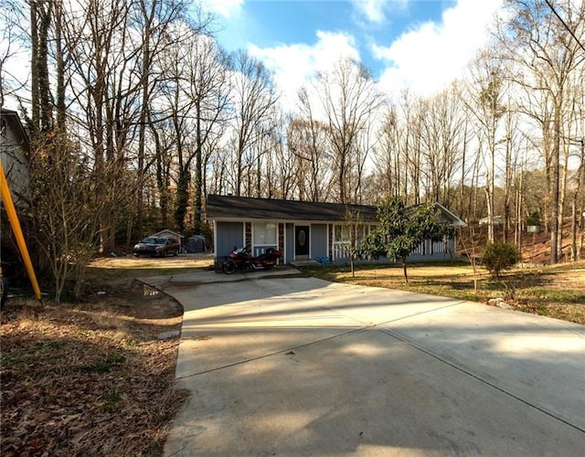 view of front of home with concrete driveway