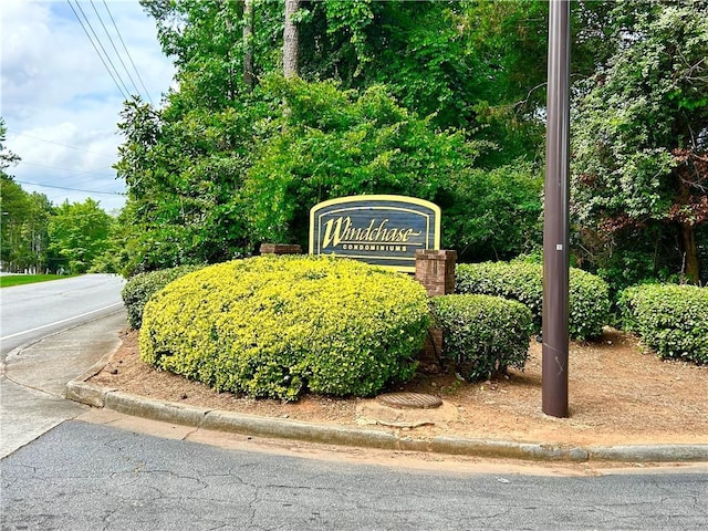 view of community / neighborhood sign