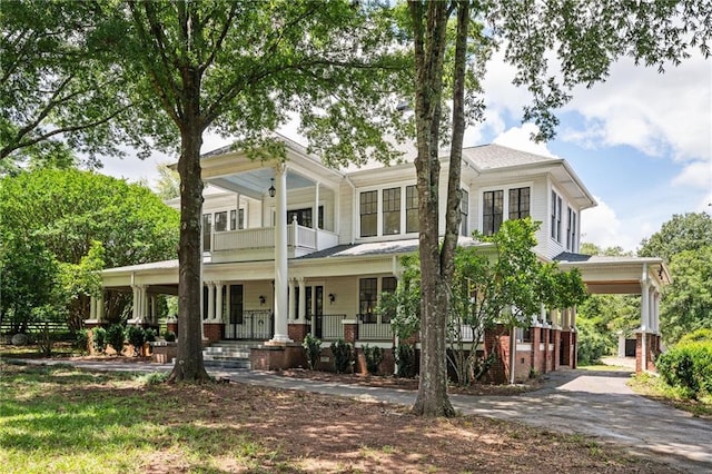 view of front facade featuring a porch and a balcony