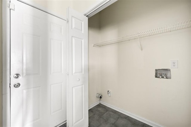 laundry room with baseboards and washer hookup