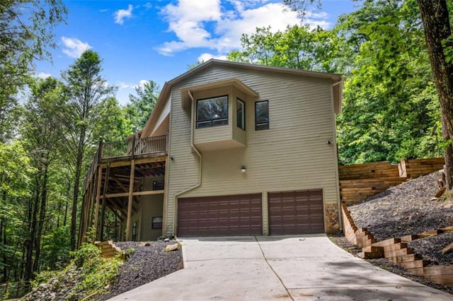 10323 Grassy Mountain Rd, Ellijay, GA 30540 - view of side of home featuring a garage and driveway