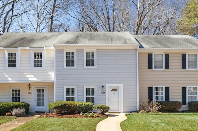 view of front of house with a front yard