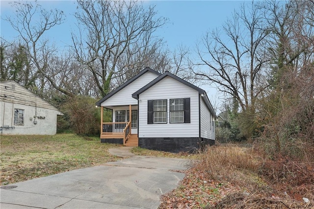 view of front of house with a front yard and a porch