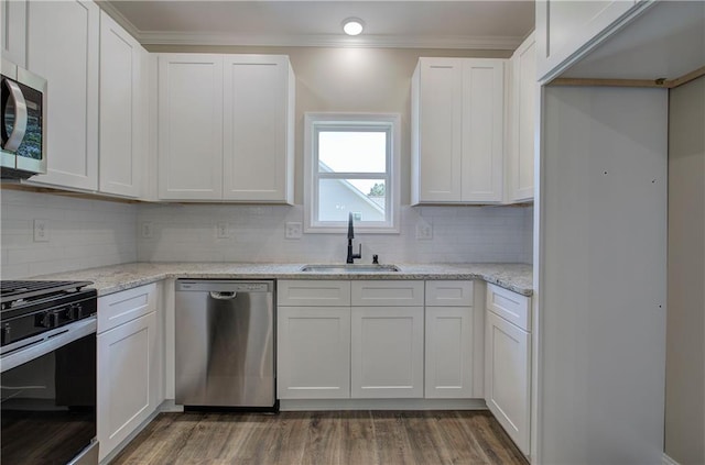 311 Arbor Cir, Rockmart, GA 30153 - kitchen with stainless steel appliances, dark wood finished floors, white cabinets, backsplash, and ornamental molding
