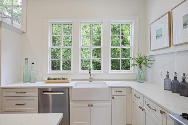 bar featuring dishwasher, a sink, and tasteful backsplash