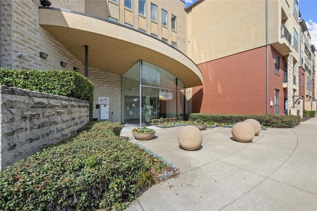 entrance to property with stucco siding