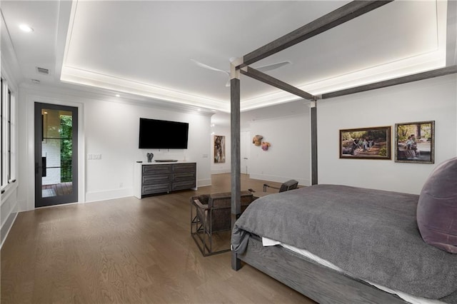 306 Pinecrest Rd NE, Atlanta, GA 30342 - bedroom featuring wood finished floors, a tray ceiling, recessed lighting, baseboards, and ceiling fan