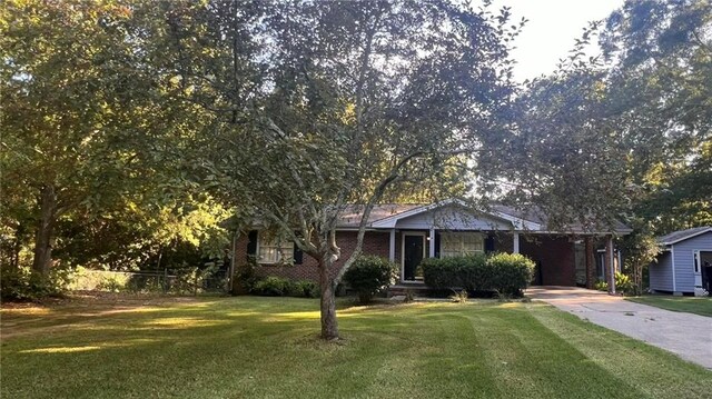 view of front of house with a front lawn