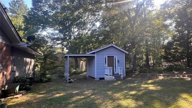 view of outdoor structure featuring a yard