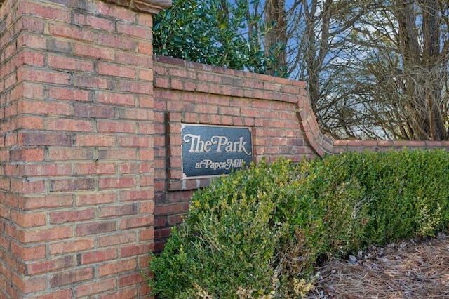 view of community / neighborhood sign