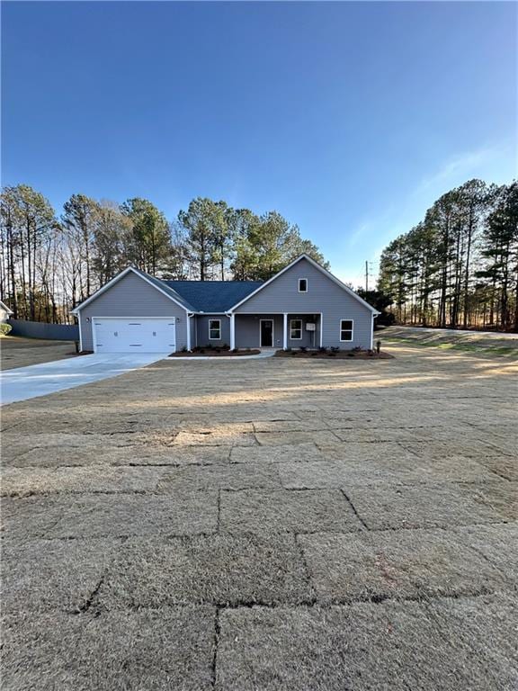 view of front of house with a garage and driveway