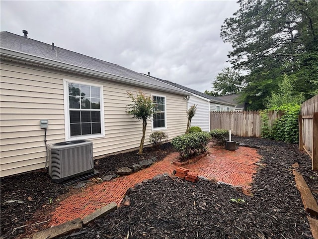 1822 Commonwealth Dr, Woodstock, GA 30188 - view of yard featuring central AC