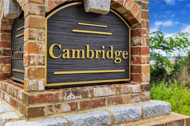 view of community / neighborhood sign