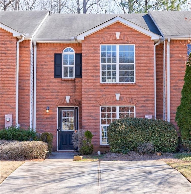 view of front of property featuring brick siding