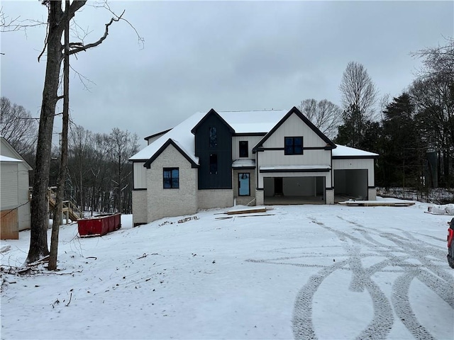 view of front of property featuring a garage