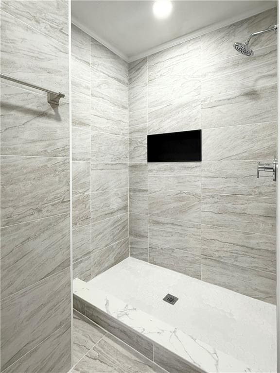 bathroom featuring a tile shower