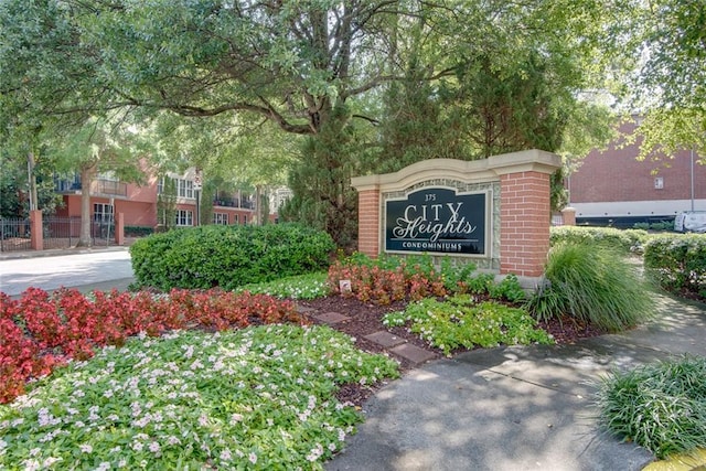 view of community / neighborhood sign