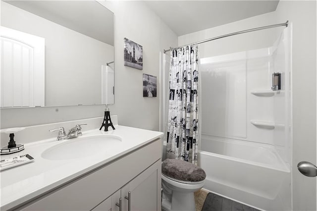 full bathroom featuring toilet, shower / bath combo with shower curtain, and vanity