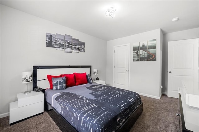bedroom with carpet floors and baseboards