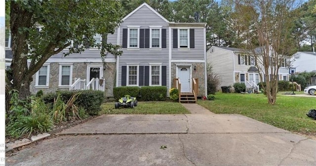 view of front facade with a front yard