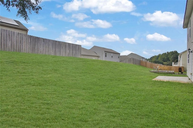 view of yard featuring a patio area