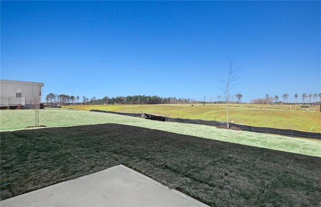 view of yard featuring a rural view