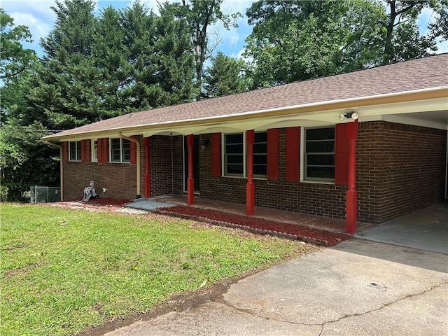 single story home featuring a front yard and a carport