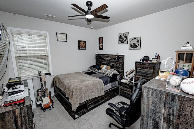 bedroom with carpet floors, visible vents, and a ceiling fan