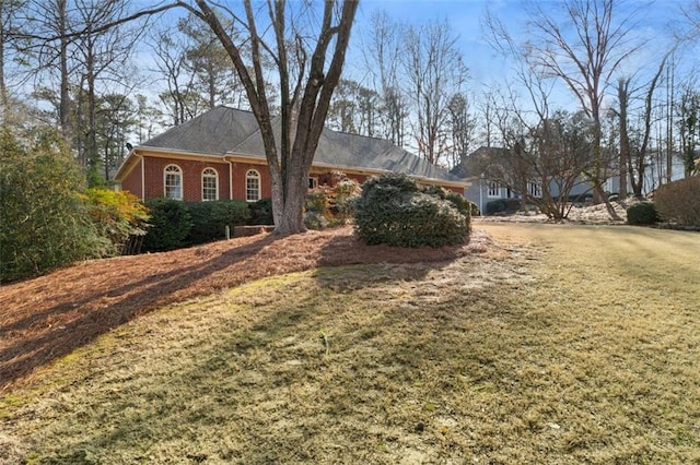 view of front of home featuring a front yard