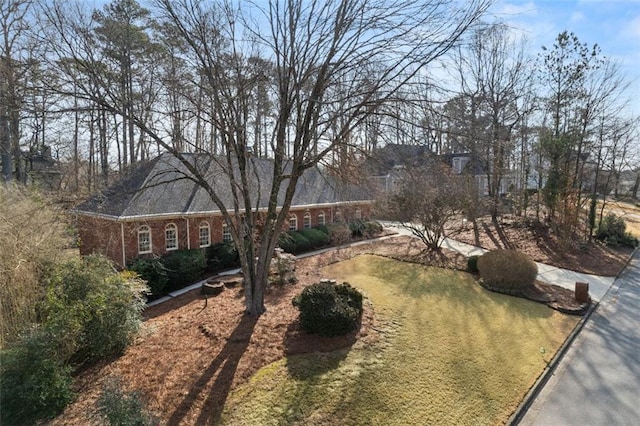 view of front of house with a front lawn